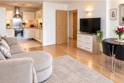 2 rooms available / or whole flat Central Romford  Main Photo