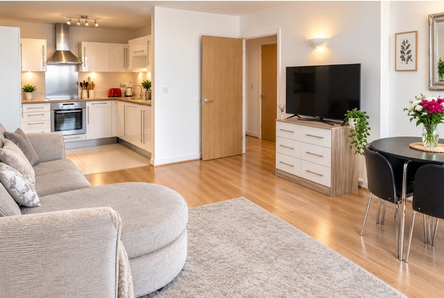 2 rooms available / or whole flat Central Romford  Main Photo
