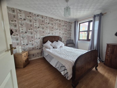 Double Bedroom / In Ground Floor Flat Main Photo