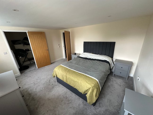 Double room available close to quay Main Photo