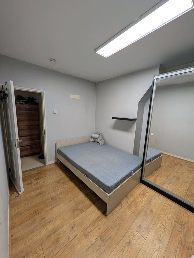 Bright Double Room – W12 (White City Estate) Main Photo