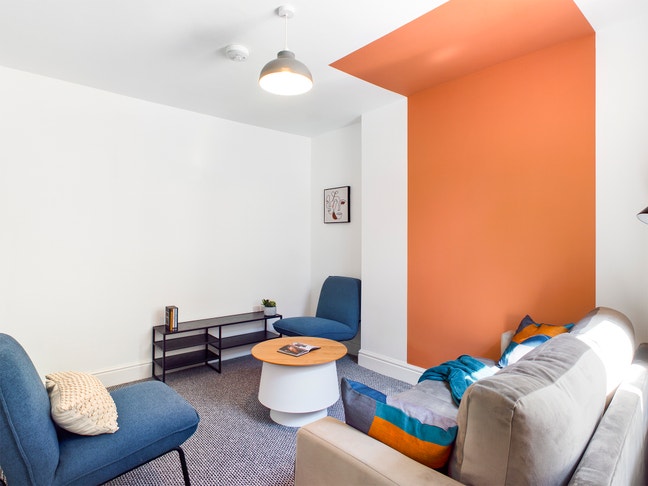 All incl + &pound;0 deposit student house - Gladstone T Main Photo