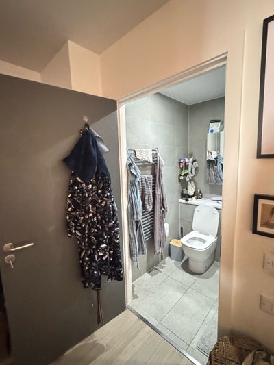 1 large double bedroom with ensuite available  Main Photo