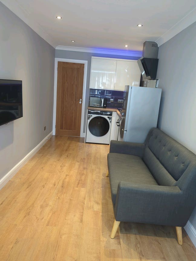 Hi Spec 1 Bedroom Property – All Bills Included Main Photo