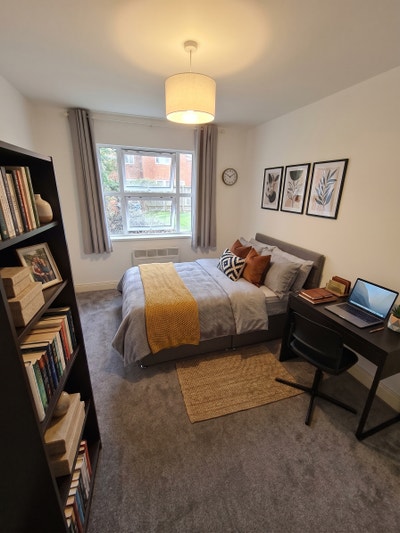 Large Double Room to Rent – Close to town– &pound;700pcm Main Photo