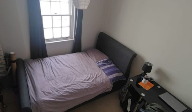 Single room with own bathroom Central Wantage Main Photo