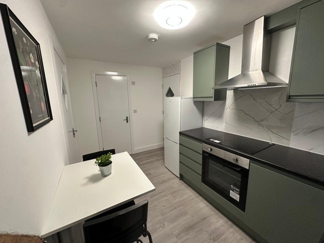 🏡 ✨2 Bedroom Flat to Let in Neasden  Main Photo