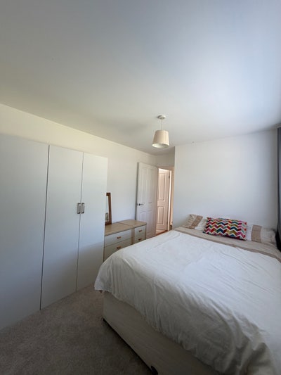 Double room by park, short walk to city centre Main Photo
