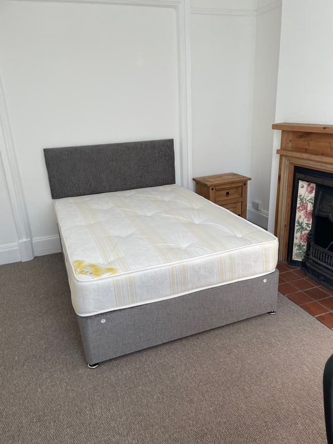 Three Furnished double rooms available now Main Photo