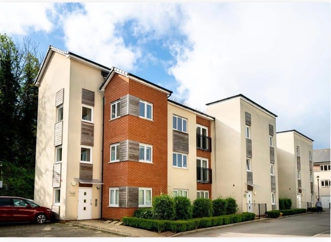 Bright Double Room, Modern 2 Bed Flat - &pound;695pcm Main Photo