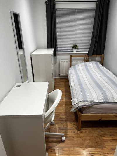 Single Room - Excellent Location Main Photo