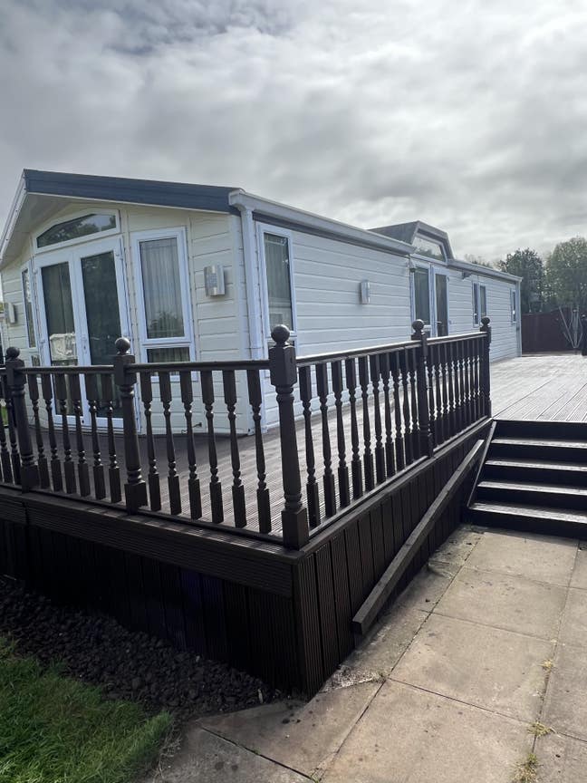 Lodge Home on Quiet Site Main Photo