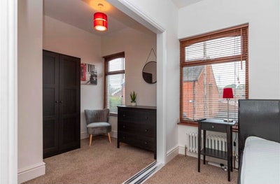 Stylish unique house share - free parking  Main Photo