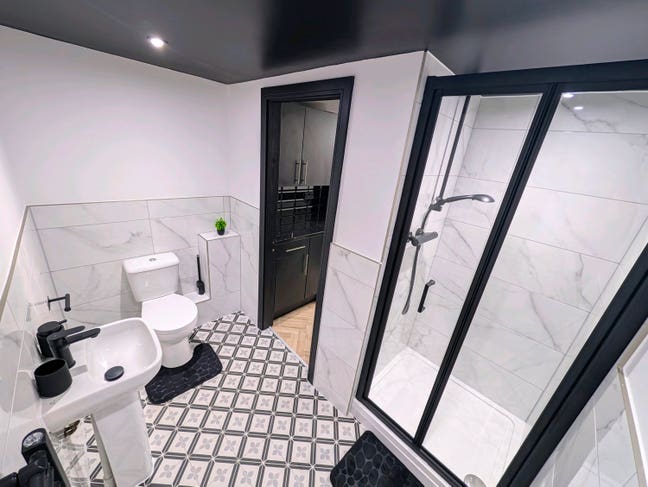 Brand new studio flats near Keele uni, town centre Main Photo