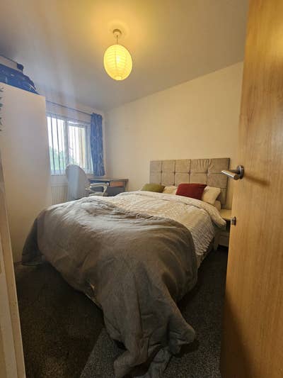  Spacious Double Room Available in M9 8QB Main Photo