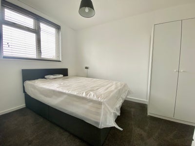 Spacious & Furnished Double Room with Ensuite  Main Photo
