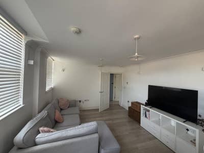 Lovely Double Room w/ Ensuite Bathroom [female] Main Photo