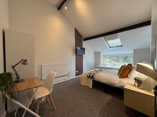 City Centre Home - Large Double Room (3SBV -JS) Main Photo