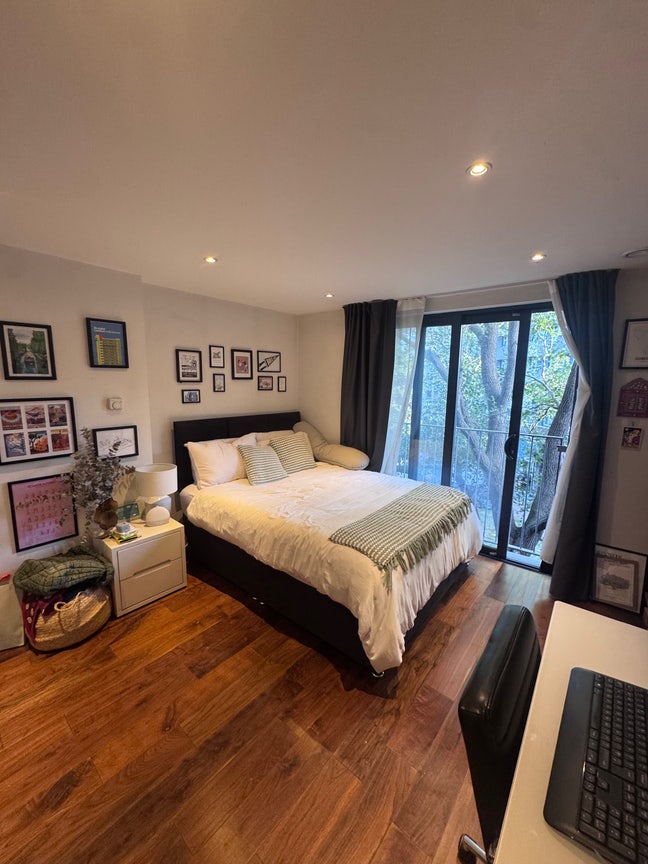 Bright double room in Angel Main Photo