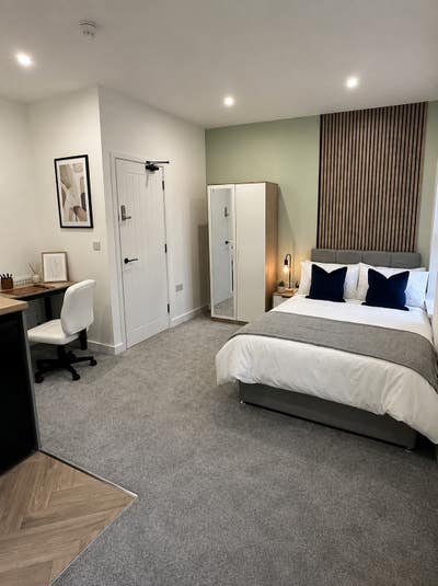 ✨ BRAND NEW Luxury En-Suite Rooms | Town Centre ✨ Main Photo