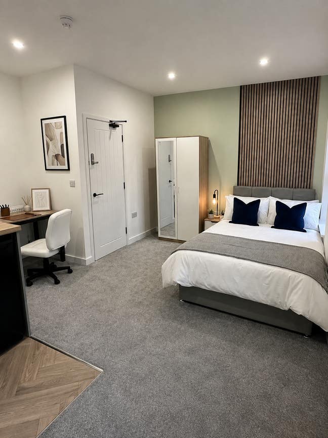 ✨ BRAND NEW Luxury En-Suite Rooms | Town Centre ✨ Main Photo