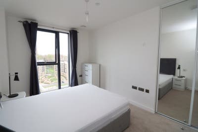Stunning High Rise Modern En-Suite in Greenwich Main Photo