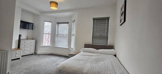 A Stunning Large En Suite in CH43! Main Photo
