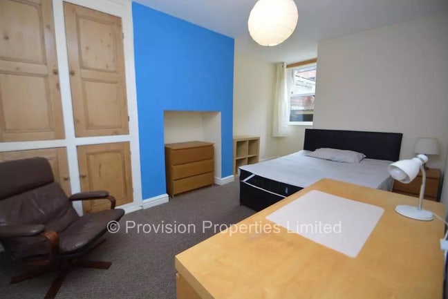 Double room in shared house, in woodhouse, Leeds Main Photo