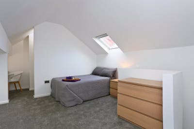 1xDouble Room with W/C - Bills INC -  Burley Leeds Main Photo