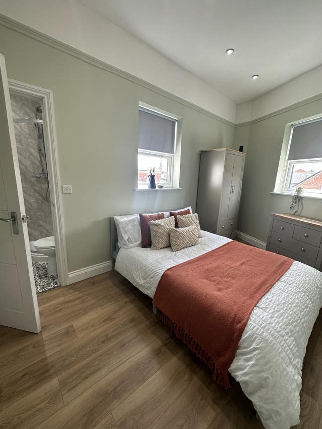 Renovated Double  Room to the Town Centre! Main Photo