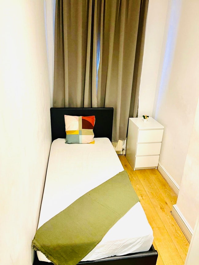 Single Room  in Cricklewood Broadway Main Photo