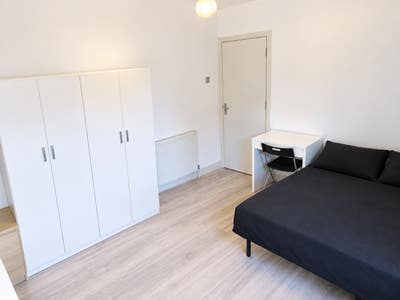Seven Sisters Double Room |1 Person|0 Deposit Main Photo