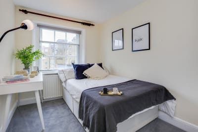 Double room / Kensington high street  Main Photo
