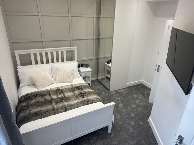 Renovated Double Room in Northampton Town Center Main Photo