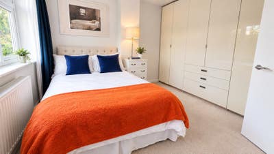 Lovely Room 15 min Flat Walk to Centre Main Photo