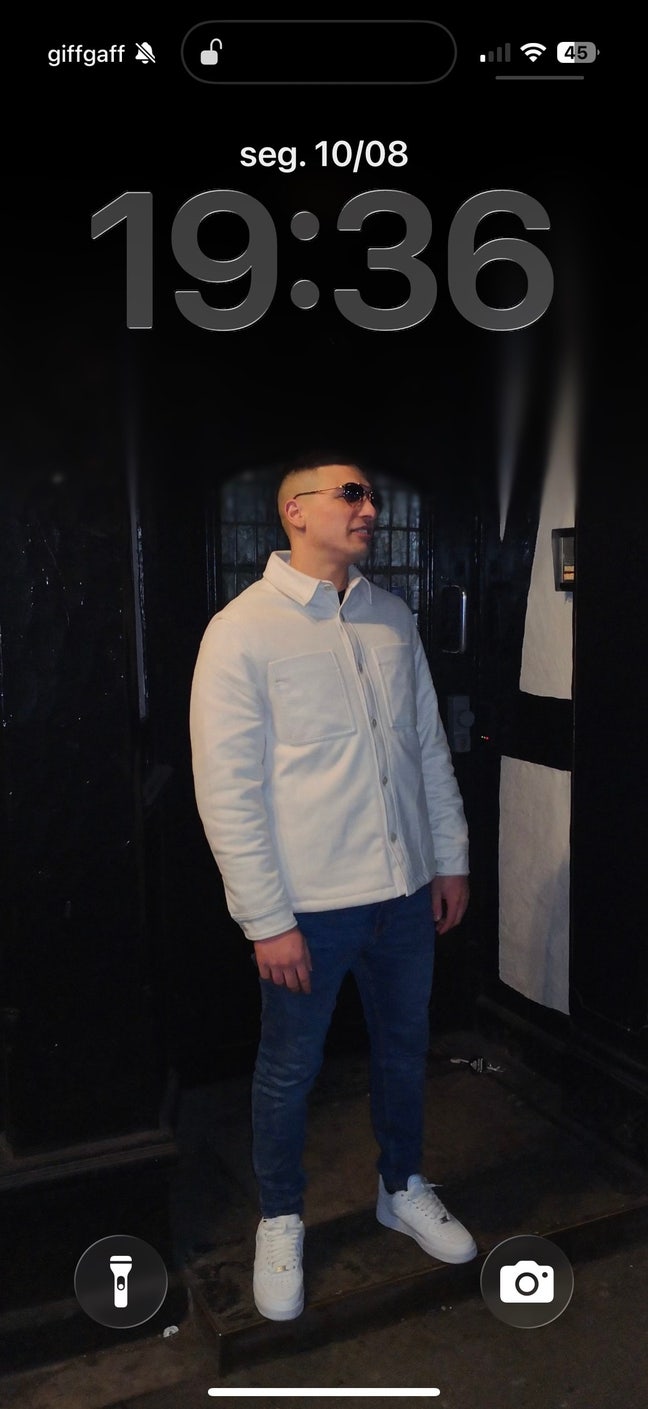 Professional Male seeks a single or double room Main Photo