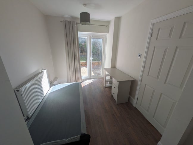 Looking for lodger to rent room Main Photo