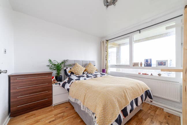 Large Double in Roehampton Main Photo