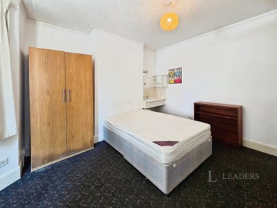 Double room to let, close to the Town Centre Main Photo