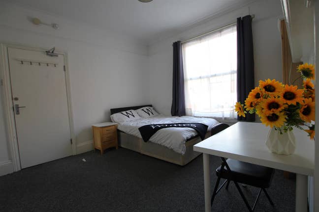 Room 1 on Castilian Terrace  Main Photo