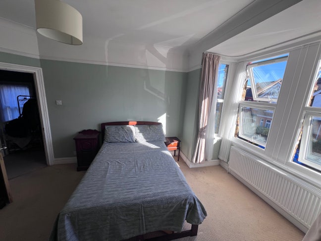 Spacious Double Room in South Woodford (E18) Main Photo