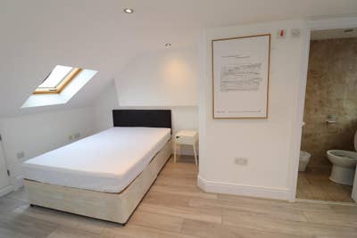 3 Double rooms/ensuite available by Greenwich Main Photo