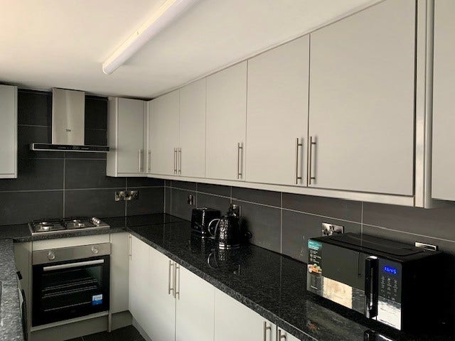 Furnished Double Room near train station & town Main Photo