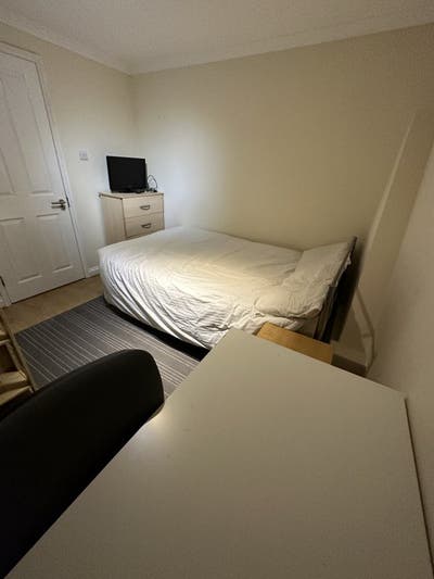 Double for Single use for girls in Acton Town! 😀 Main Photo