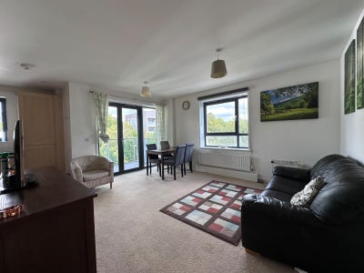 🏡Stunning Double Bedrooms in a Modern Flat Main Photo