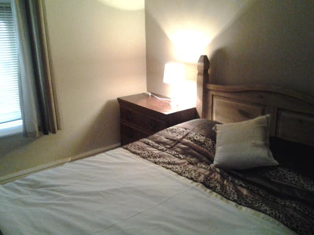 Double room with ensuite in quiet house. Main Photo