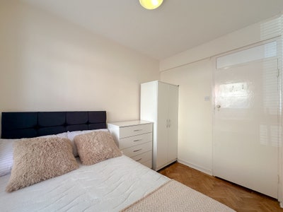 Cute Double Room in 2 Mins from Regent's Park Main Photo