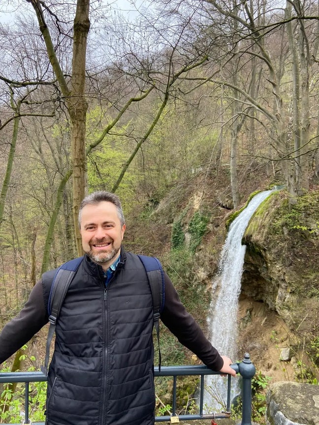 I am a professional male aged 44, looking for... Main Photo