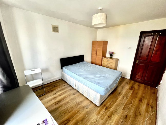 Double Room available in Ilford Main Photo