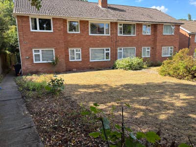 Beautifully refurbished 2 bed flat to let  Main Photo